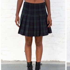 Brandy Melville Dana Plaid Skirt in Navy and Dark Green S pleated tennis skirt